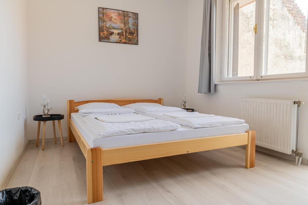 Barat Vendeghaz - Cosy Guesthouse - Teljes Haz Privat Udvarral - 4 Szoba, 2 Fuerdo Segedyn Zewnętrze zdjęcie