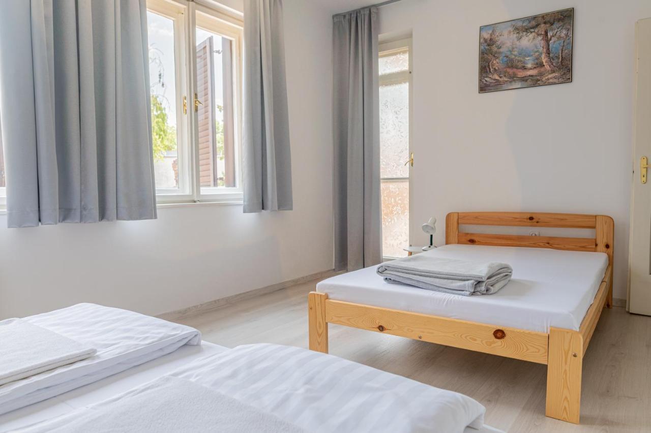 Barat Vendeghaz - Cosy Guesthouse - Teljes Haz Privat Udvarral - 4 Szoba, 2 Fuerdo Segedyn Zewnętrze zdjęcie