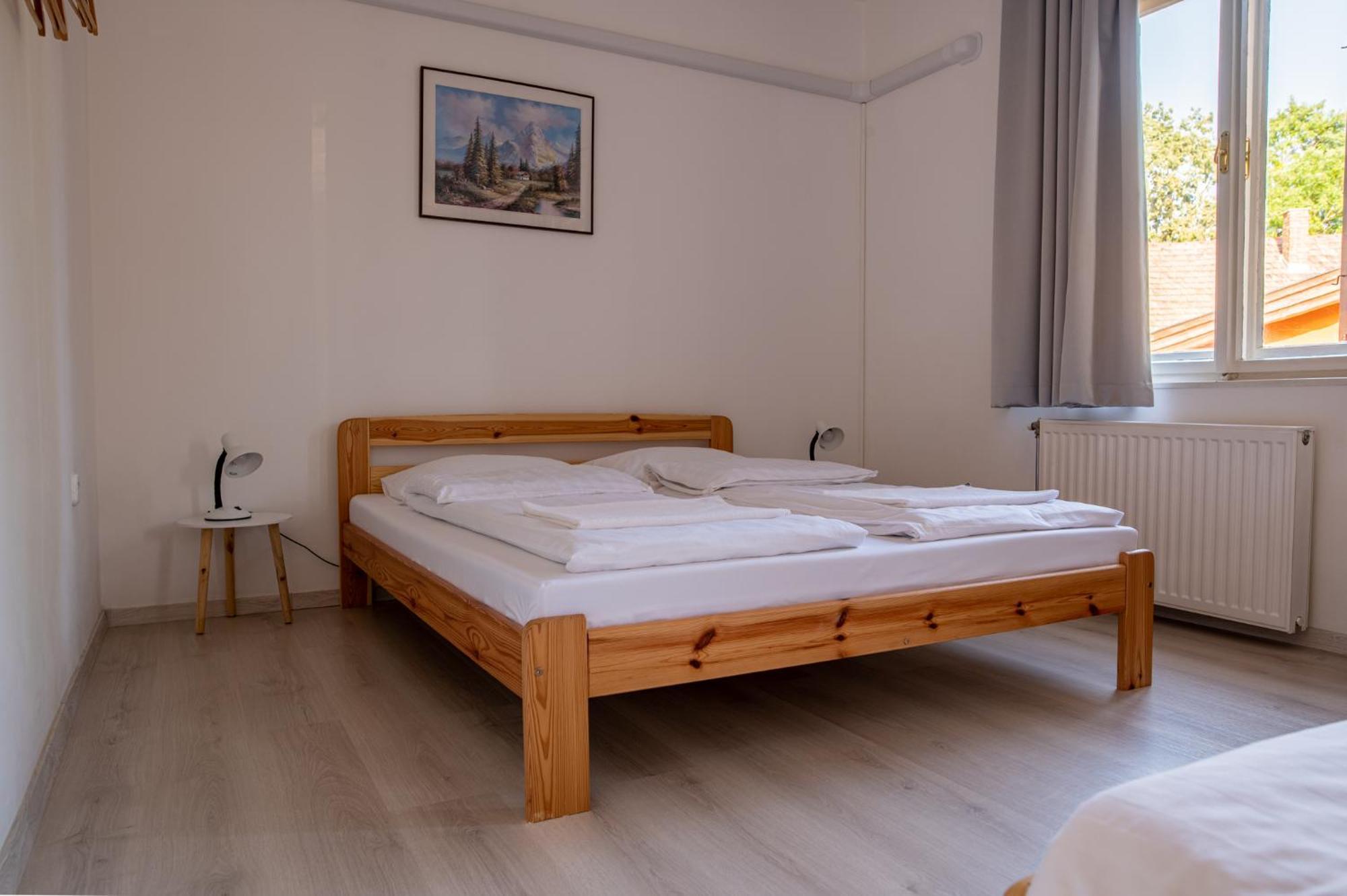 Barat Vendeghaz - Cosy Guesthouse - Teljes Haz Privat Udvarral - 4 Szoba, 2 Fuerdo Segedyn Zewnętrze zdjęcie