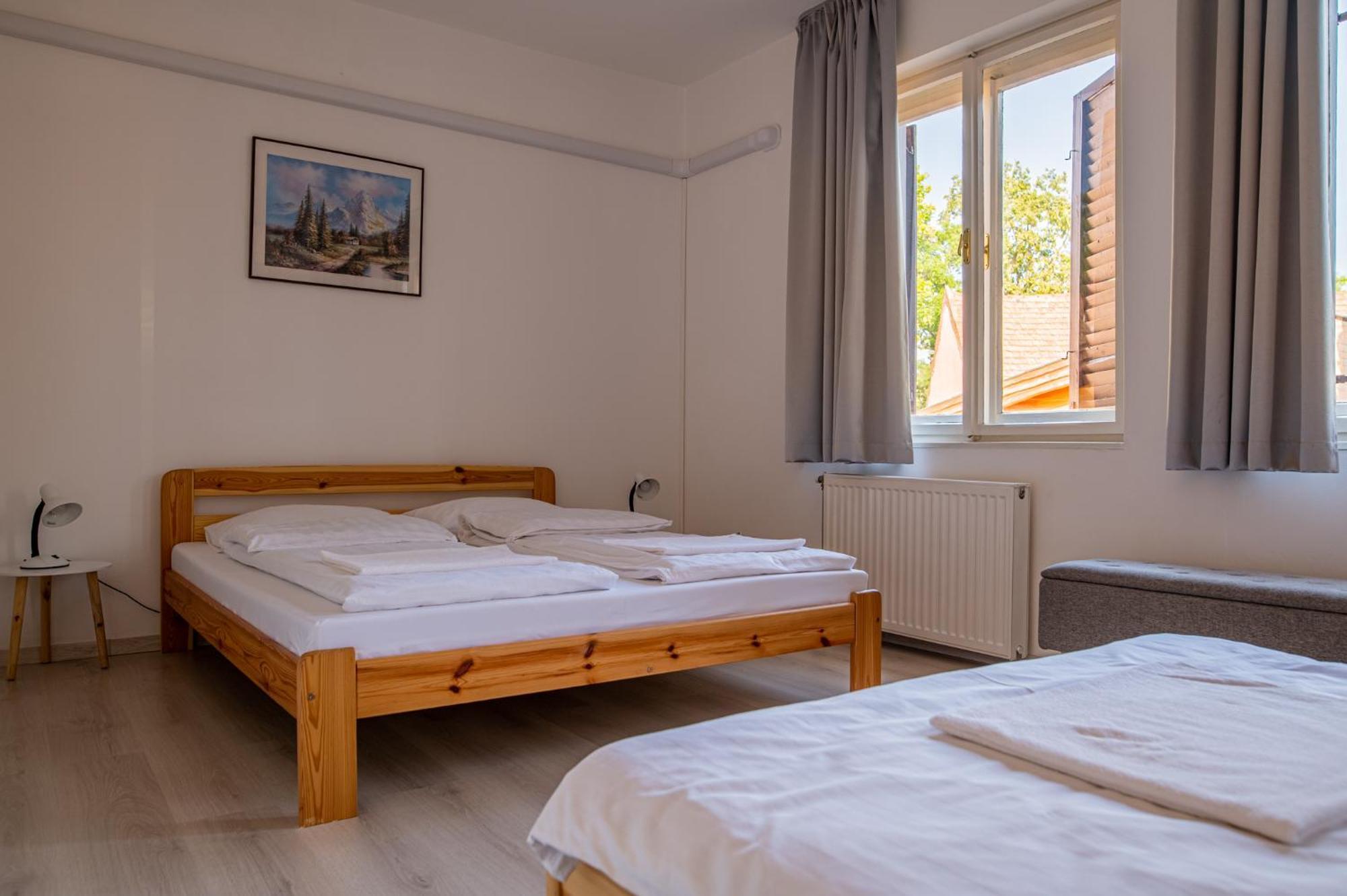 Barat Vendeghaz - Cosy Guesthouse - Teljes Haz Privat Udvarral - 4 Szoba, 2 Fuerdo Segedyn Zewnętrze zdjęcie