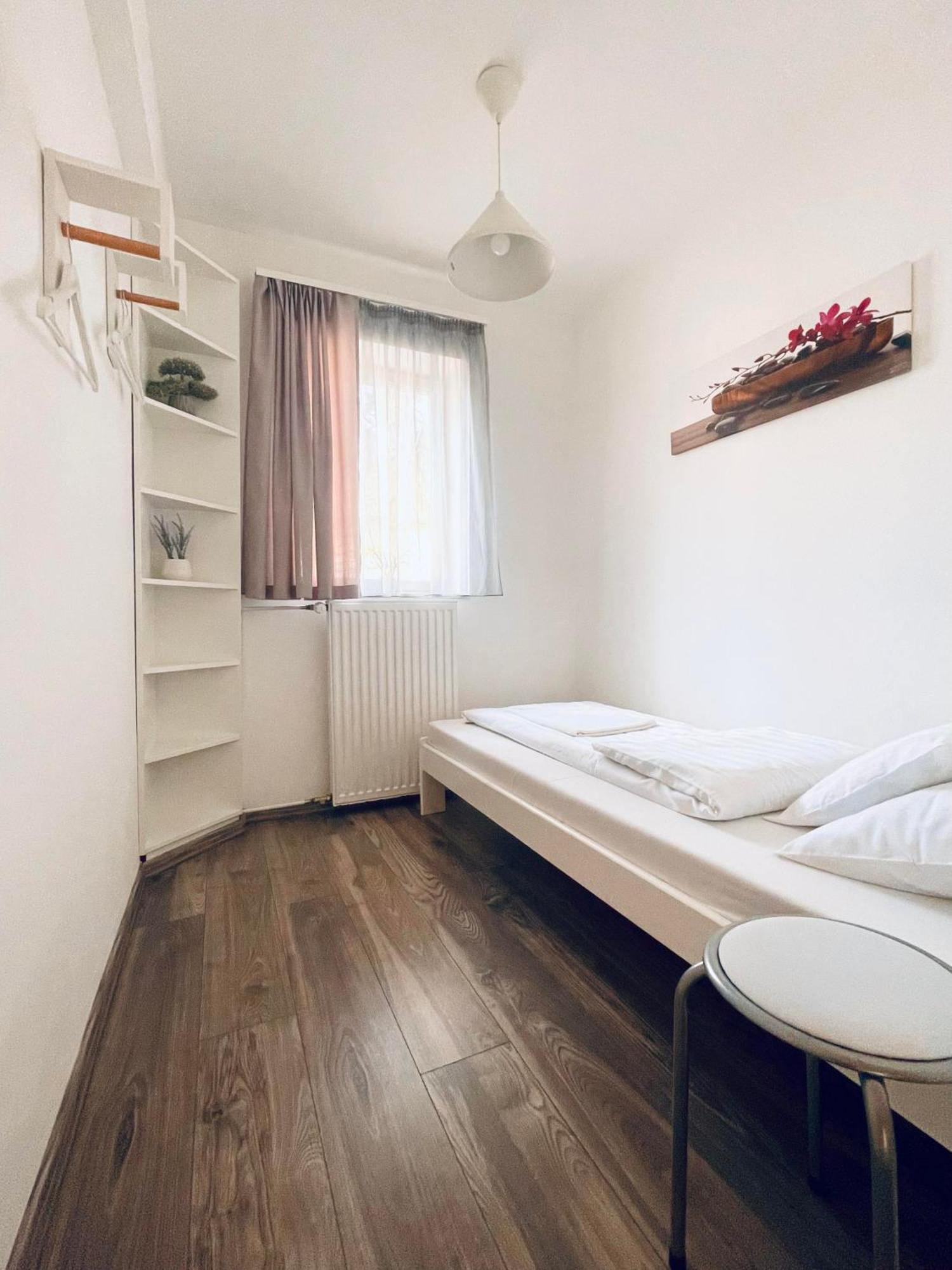 Barat Vendeghaz - Cosy Guesthouse - Teljes Haz Privat Udvarral - 4 Szoba, 2 Fuerdo Segedyn Zewnętrze zdjęcie